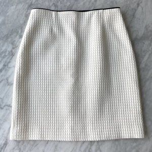 White House Black Market Pencil Skirt in White Size 2